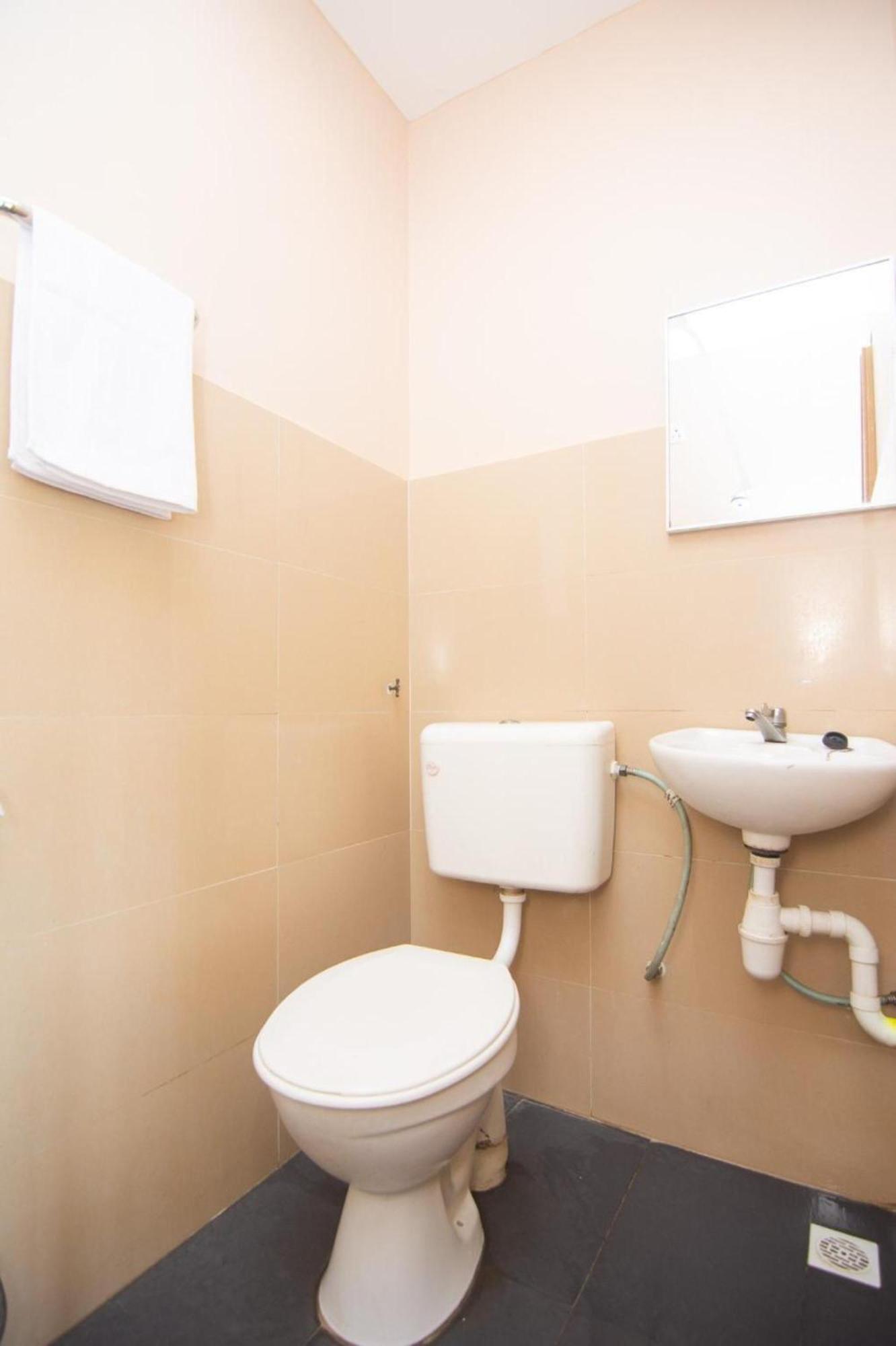 Oyo 1224 Hotel Hajah Rohayah Tanjong Malim Εξωτερικό φωτογραφία