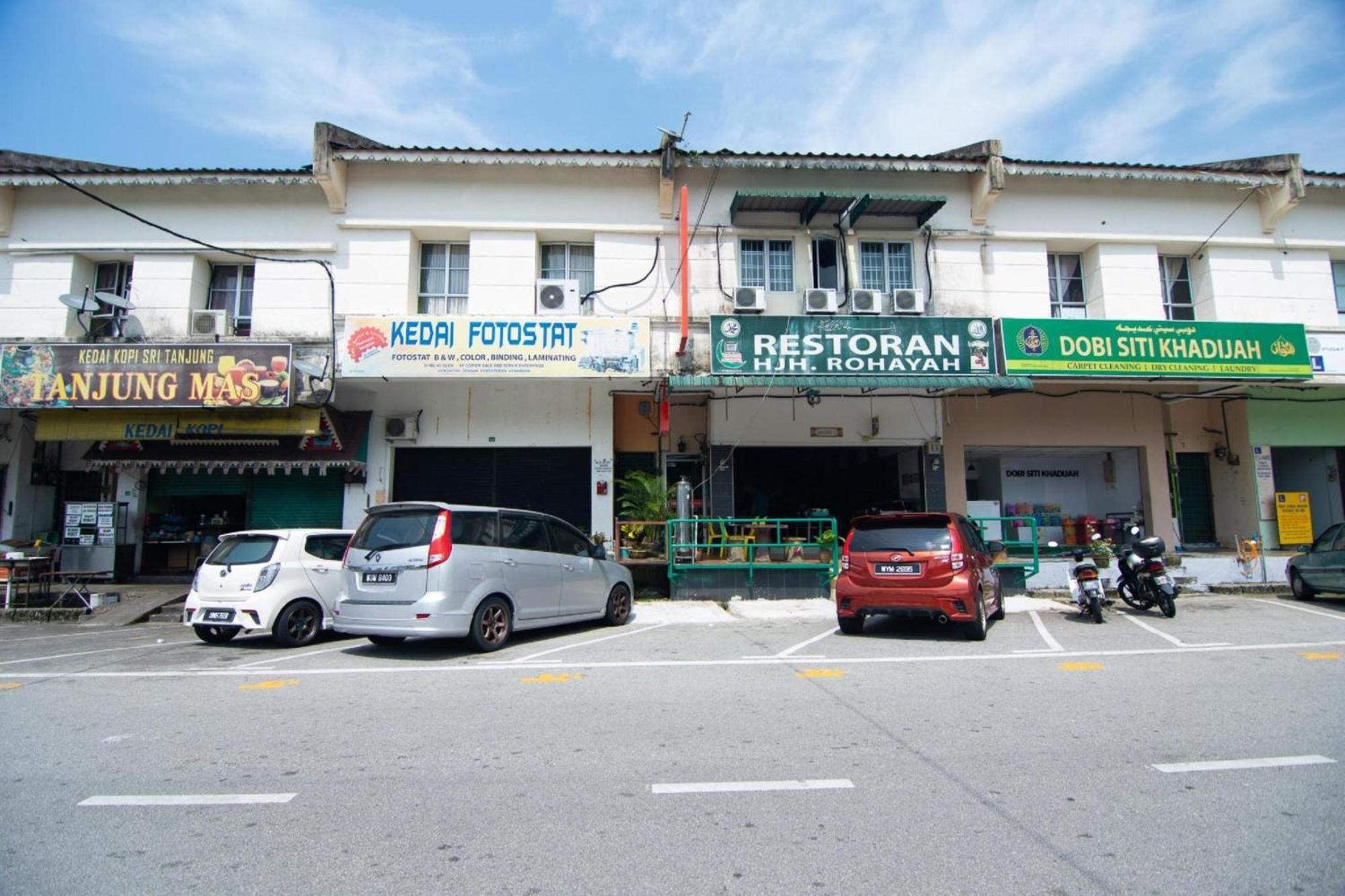 Oyo 1224 Hotel Hajah Rohayah Tanjong Malim Εξωτερικό φωτογραφία